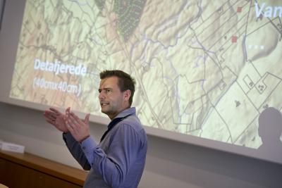 Morten Revsbæk fra Scalgo fortalte om, hvordan virksomheden bruger detaljerede geodata til at udarbejde simuleringer af oversvømmelser, sådan at informationerne kan bruges ved fysisk planlægning og byggerier.